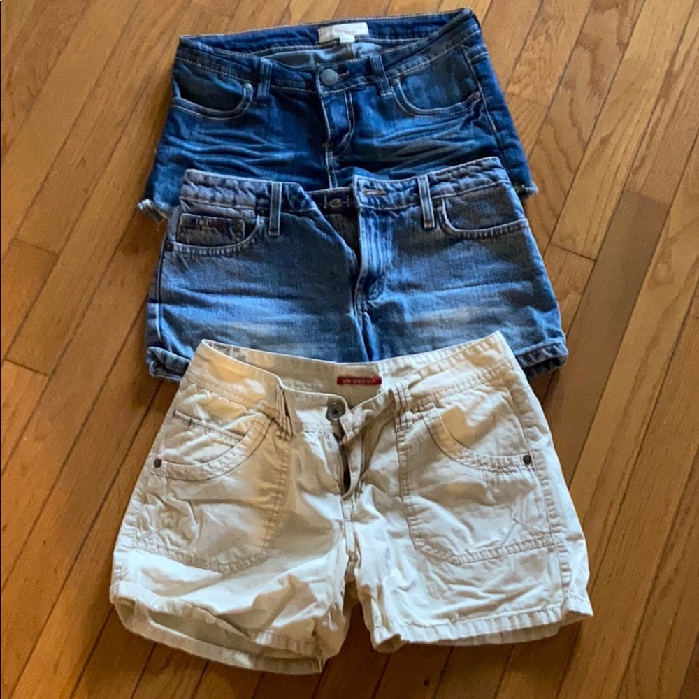 Lot of Women’s shorts size 5-6 .